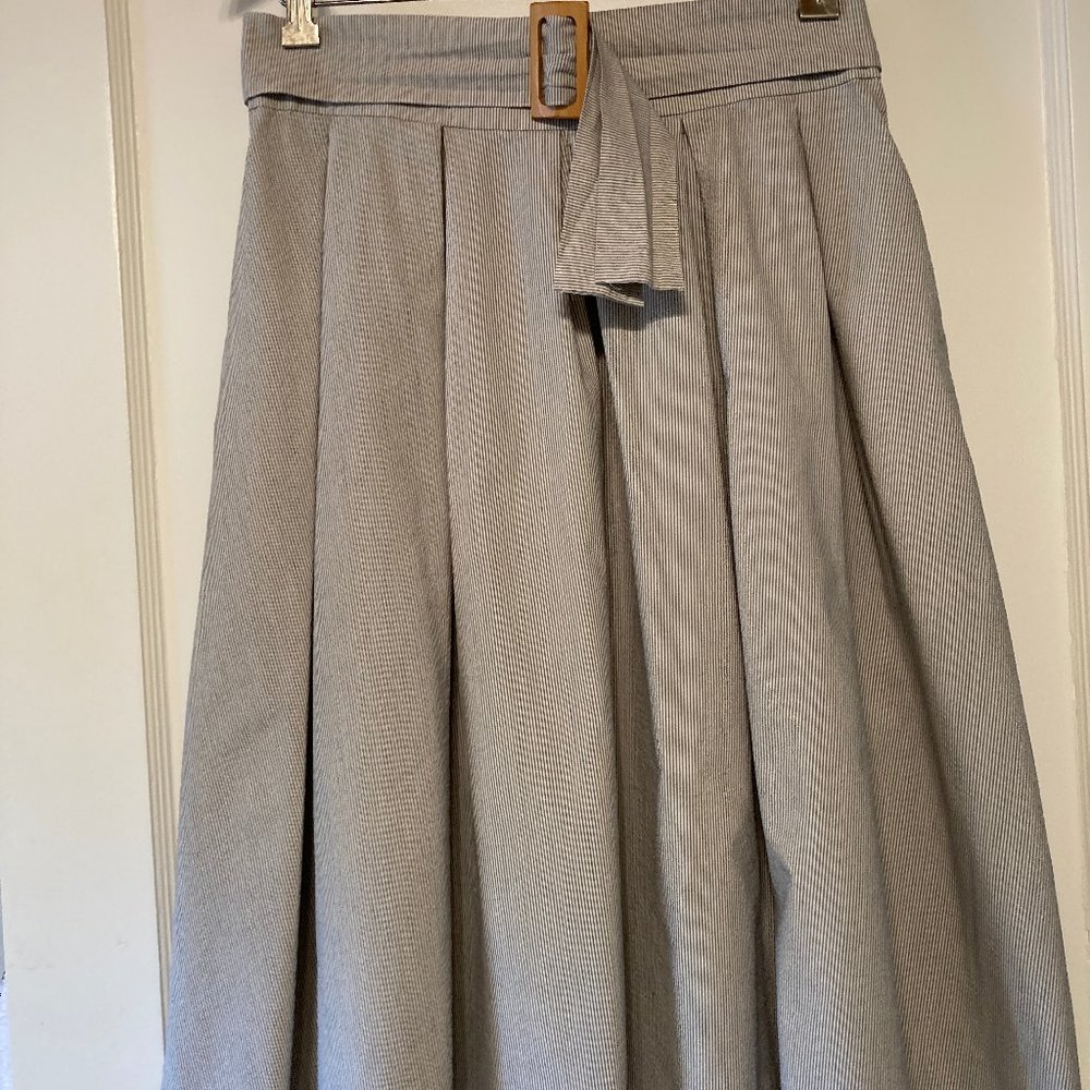 Super Feminine H & M Full Skirt with Self-belt